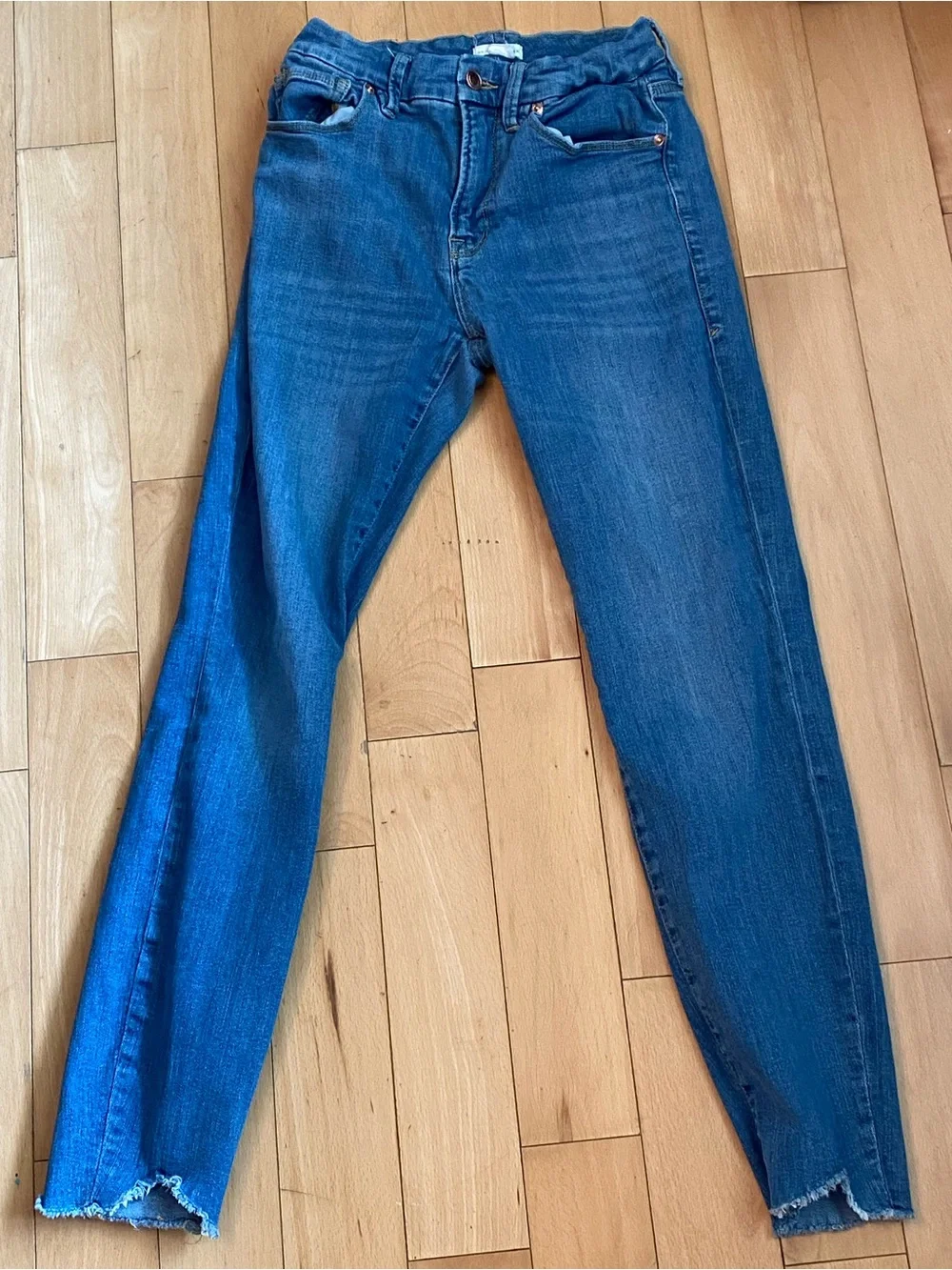 Good American Good Legs Crop Raw Hem Skinny Jeans Size 6/28 Medium Wash Stretch